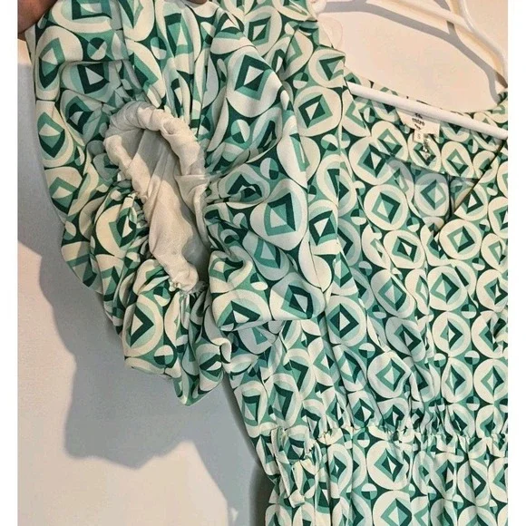 🩷💜Entro Green & White Puff Sleeve Mini Dress – Size Small🩷💚 - Picture 3 of 8